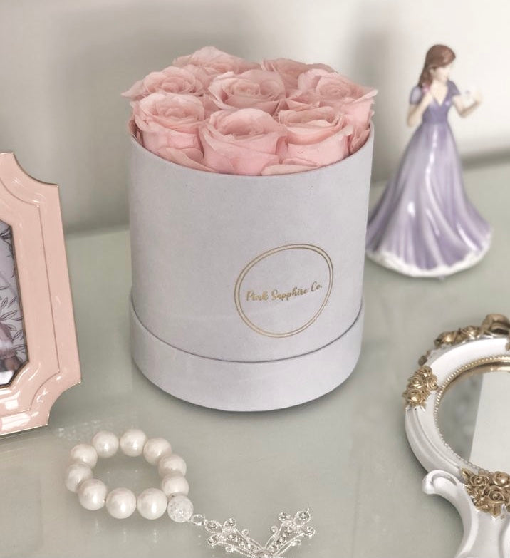 Couture Round Light Grey Velvet Box with 7-9 Eternity Roses